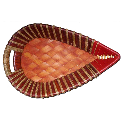 घोड़े के लोहे और बांस की टोकरी