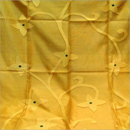 सिल्क कढ़ाईदार साड़ियाँ