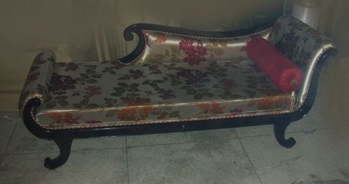 कॉनफर टेबल शेज़