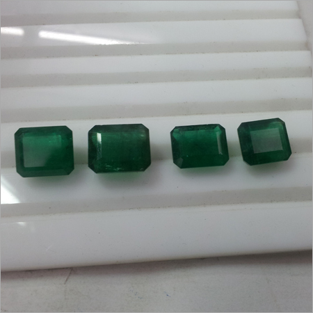 ऑक्टागन इमराल्ड स्टोन्स