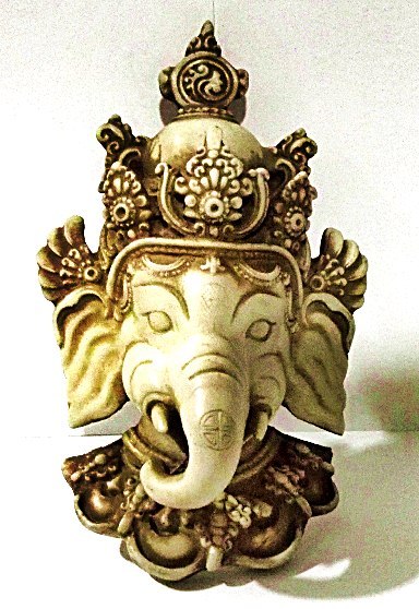 दीवार का मुखौटा
