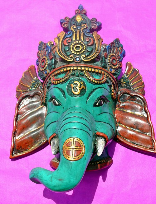 दीवार का मुखौटा