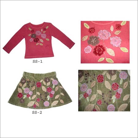 वेल्वेट कटवर्क कढ़ाई वाला टॉप और स्कर्ट