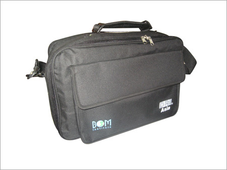 चमड़े का बैग