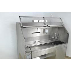 स्टेनलेस स्टील ग्रॉसिंग टेबल