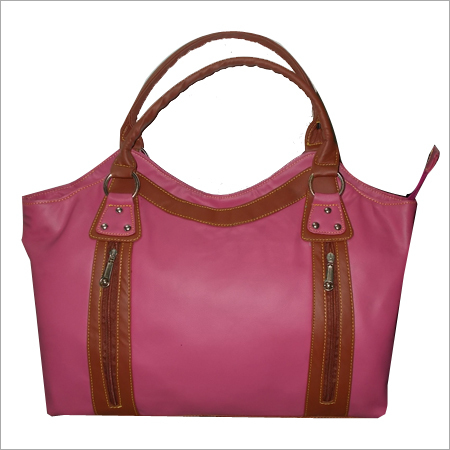 डिज़ाइनर महिला हैंडबैग