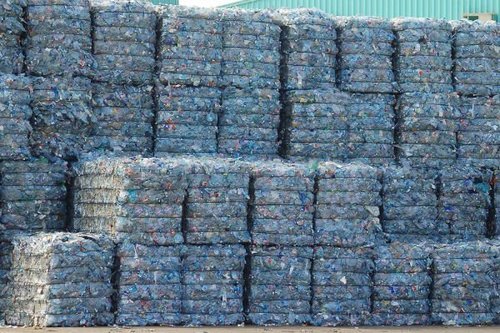 गर्म धुले पेट बोतल के गुच्छे