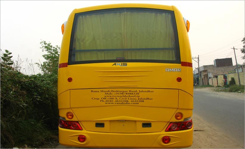 स्कूल बसें