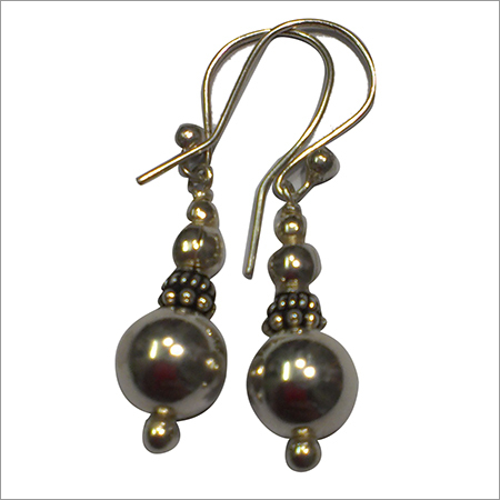 चांदी और स्टर्लिंग चांदी की ज़्वेलरी कान की बालियां