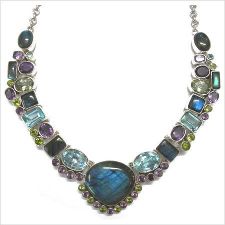 आर्टिफिशियल डिज़ाइनर स्टोन नेकलेस