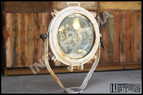 मशीन से बना विंटेज शिप प्रोजेक्टर लैंप