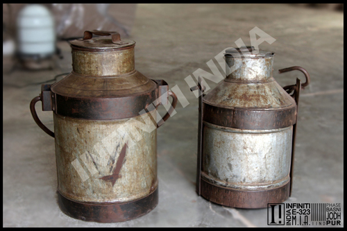 हस्तनिर्मित एंटीक मिल्क कैन