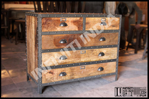 पॉलिश विंटेज इंडस्ट्रियल ड्रॉअर चेस्ट