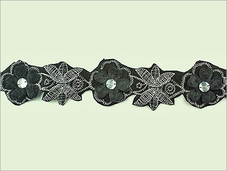 कढ़ाई किया गया रिबन