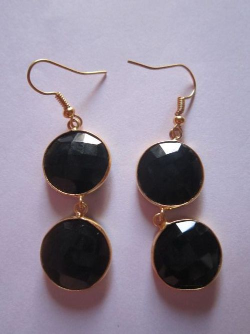 इयररिंग 2 पीस। ब्लैक ओनिक्स गोल्ड वर्मील कनेक्टर्स इयररिंग्स पेयर लगभग 38 पीस