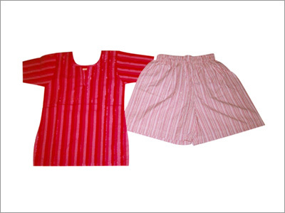 टॉप और शॉर्ट्स