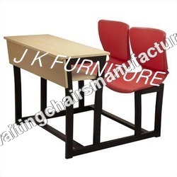 कॉलेज कक्षा की मेजें