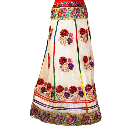 कढ़ाई किया हुआ लहंगा