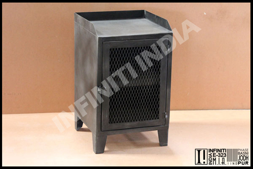 पेंटेड विंटेज इंडस्ट्रियल बेडसाइड