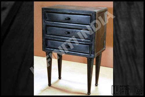 पॉलिश किया हुआ विंटेज इंडस्ट्रियल बेडसाइड