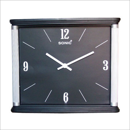 ट्रेंडी स्क्वायर वॉल क्लॉक्स