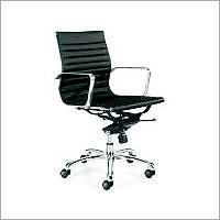 आयातित कुर्सियाँ