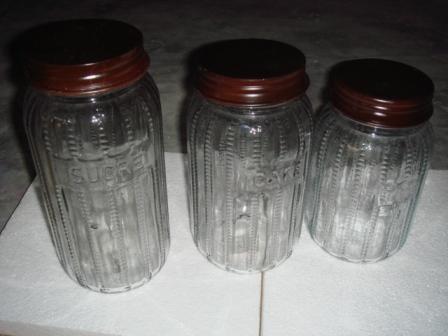 एंटीक ग्लास जार