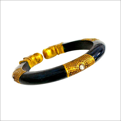 ग्लास बीड ब्रेसलेट