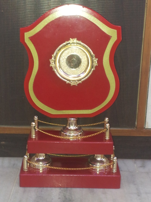 लकड़ी का ट्रॉफी कोड 8