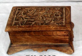 आम के लकड़े से उकेरा हुआ बॉक्स