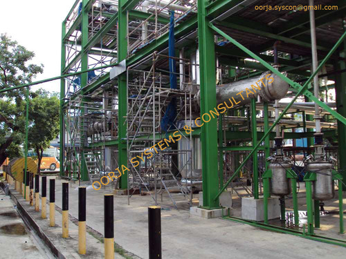 Used Oil Recycling Plant - 1000 LPH Capacity, Stainless Steel Construction | High Vacuum Distillation, PLC Controlled, 100 kW Power Consumption, 10m x 10m x 10m Dimensions