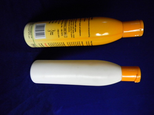 आस्तीन लेबल के साथ 360 मिलीलीटर लोशन की बोतल