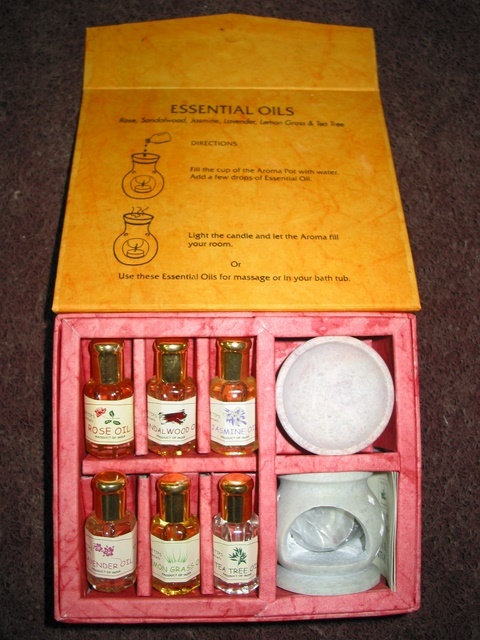 महत्वपूर्ण तेल किट
