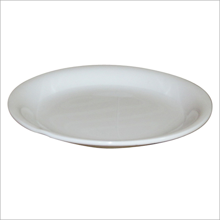 सादा क्रॉकरी प्लेट्स