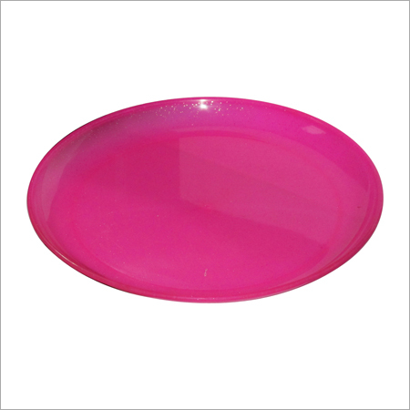 रंगीन crockery प्लेट