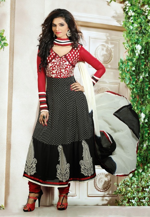 ऑनलाइन ड्रेस मटेरियल्स