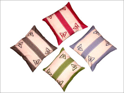 रेशमी कुशन कवर