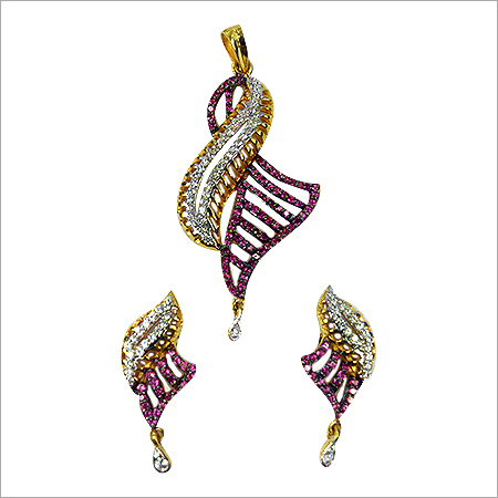 डिज़ाइनर लॉकेट सेट