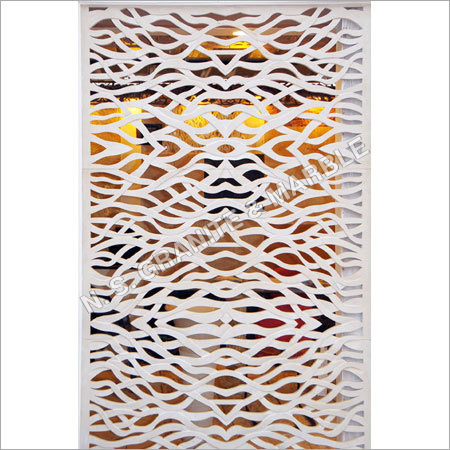 सफेद बलुआ पत्थर की दीवार