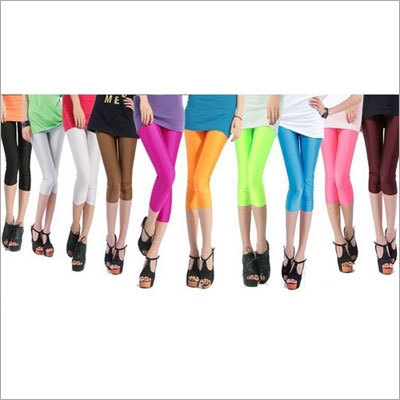चमकदार छोटे लेगिंग्स