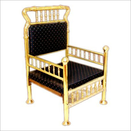 लकड़ी की कुर्सी