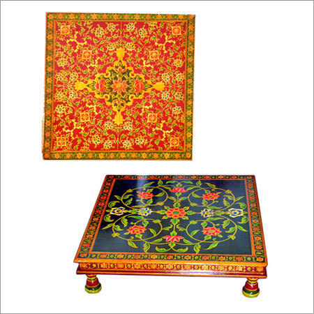 लकड़ी से रंगा हुआ फर्नीचर