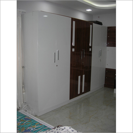 लकड़ी की अलमारी (PL)