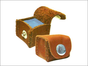 चमड़े के बैग