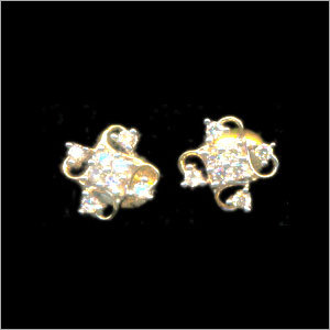 फैशनेबल हीरे के झुमके