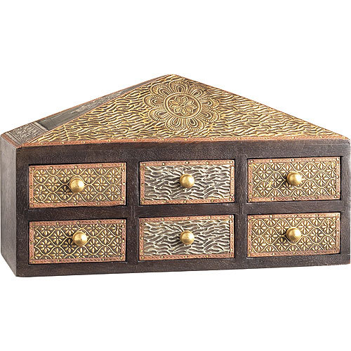 मेटल डाई वर्क के साथ लकड़ी का एंटीक चेस्ट छह दराज