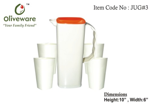 4 गिलासों के साथ वर्ग आकार का जग