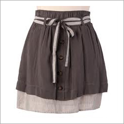 लड़कियों की भूरे रंग की स्कर्ट