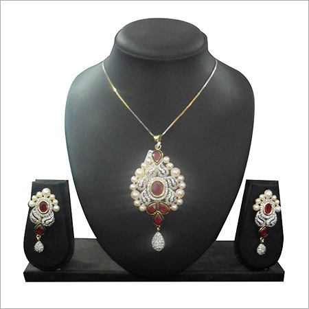 हीरा पेंडेंट सेट