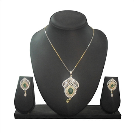 क्यूबिक ज़र्कोनिया पेंडेंट